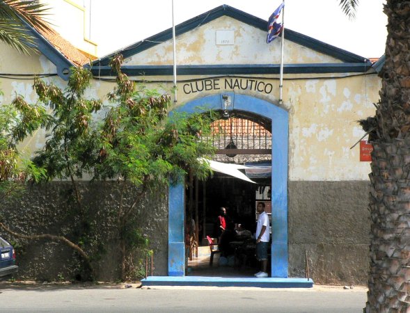 44- Le Clube Nautico 